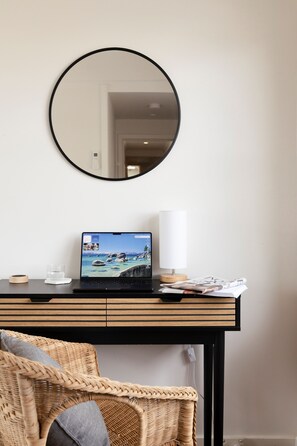 Standard Room, 1 Queen Bed | Iron/ironing board, free WiFi, bed sheets - Corner Hotel Alexandra (Alexandra)