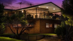 A modern two-story house with a balcony and large windows. - Baudin House (Penneshaw)