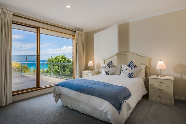 Beachfront, 3 Bedroom Holiday Home (Baudin House - 1x King, 1x Queen & 2x Double Bunks) | Beach/ocean view