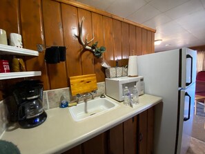 Egyptian cotton sheets, premium bedding, individually decorated - Roundtop Mountain Vista - Cabins and Motel (Thermopolis)