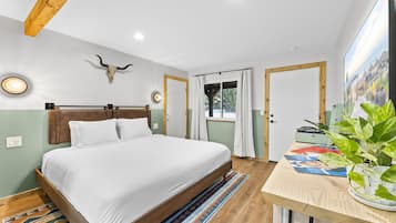 Premium Room, 1 King Bed, Valley View | Free WiFi, bed sheets