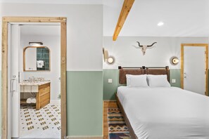 Premium-Zimmer, 1 King-Bett, Talblick | Kostenloses WLAN, Bettwäsche