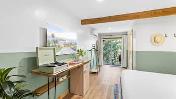 Premium Room, 1 King Bed, Valley View | Free WiFi, bed sheets