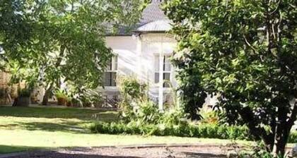 Camellia Cottage Bed & Breakfast