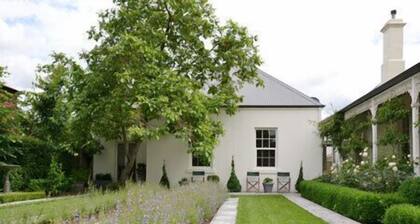 Camellia Cottage Bed & Breakfast