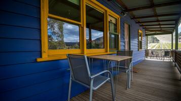 The Blue House at Mountainside Wines | Terrace/patio