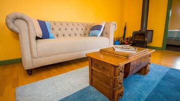 The Blue House at Mountainside Wines | Living area