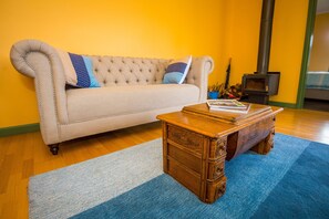 The Blue House at Mountainside Wines | Living area - Blue House at Mountainside Wines (Mount Cole)