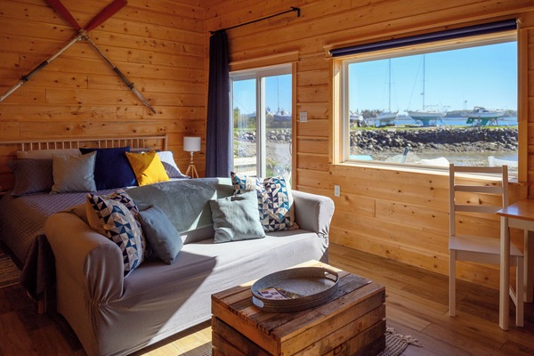 Shanty on the Bay | Iron/ironing board, WiFi (free), individually decorated, bed sheets