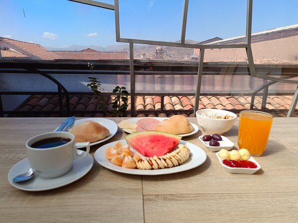 Free daily buffet breakfast 