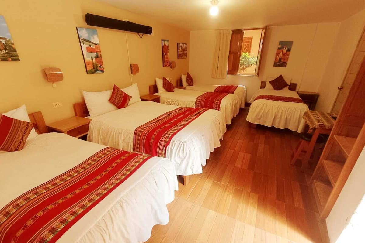 Kamar Keluarga | Seprai premium, selimut bulu angsa, dan brankas