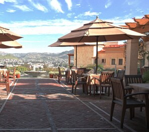 Lunch and dinner served, Mediterranean cuisine - Santuario Diegueño (Tecate)