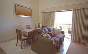 Junior Suite | Living area | 50-inch flat-screen TV with satellite channels, TV, heated floors - Santuario Diegueño (Tecate)