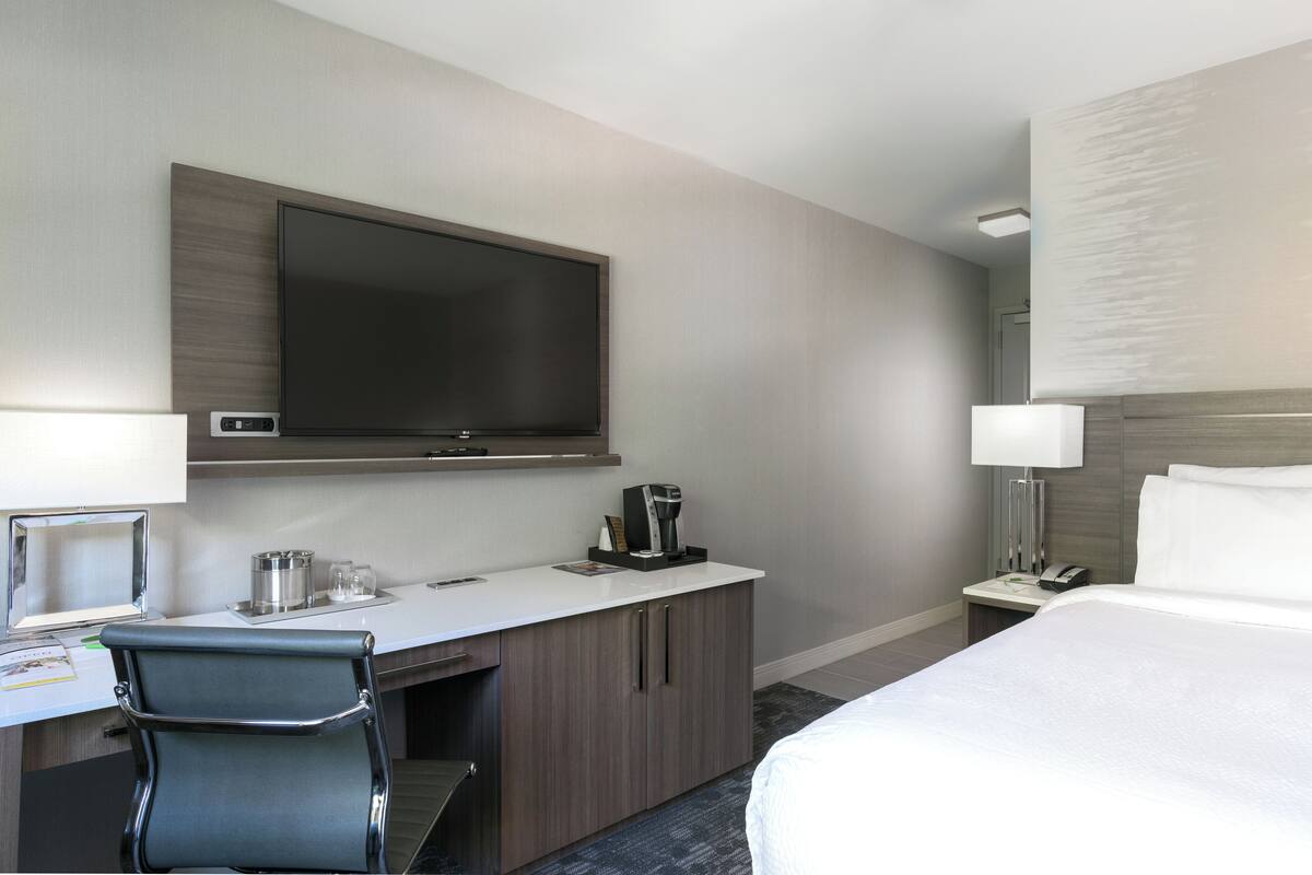 Hypo-allergenic bedding available, desk, laptop workspace