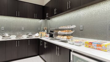 Petit déjeuner buffet (18.95 USD par personne)