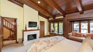 Plaza Lodge Five Bedroom | 2 bedrooms, premium bedding, individually decorated