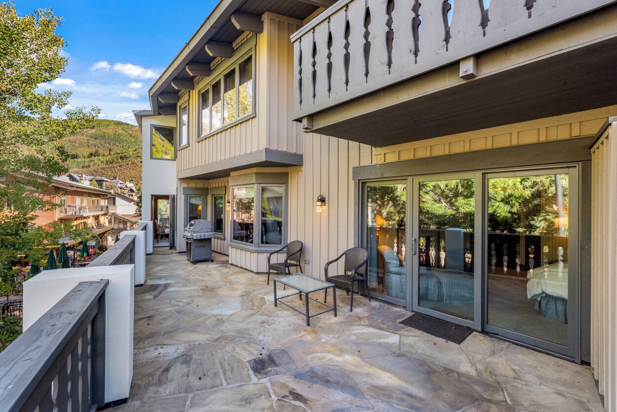 Plaza Lodge Three Bedroom | Hiên