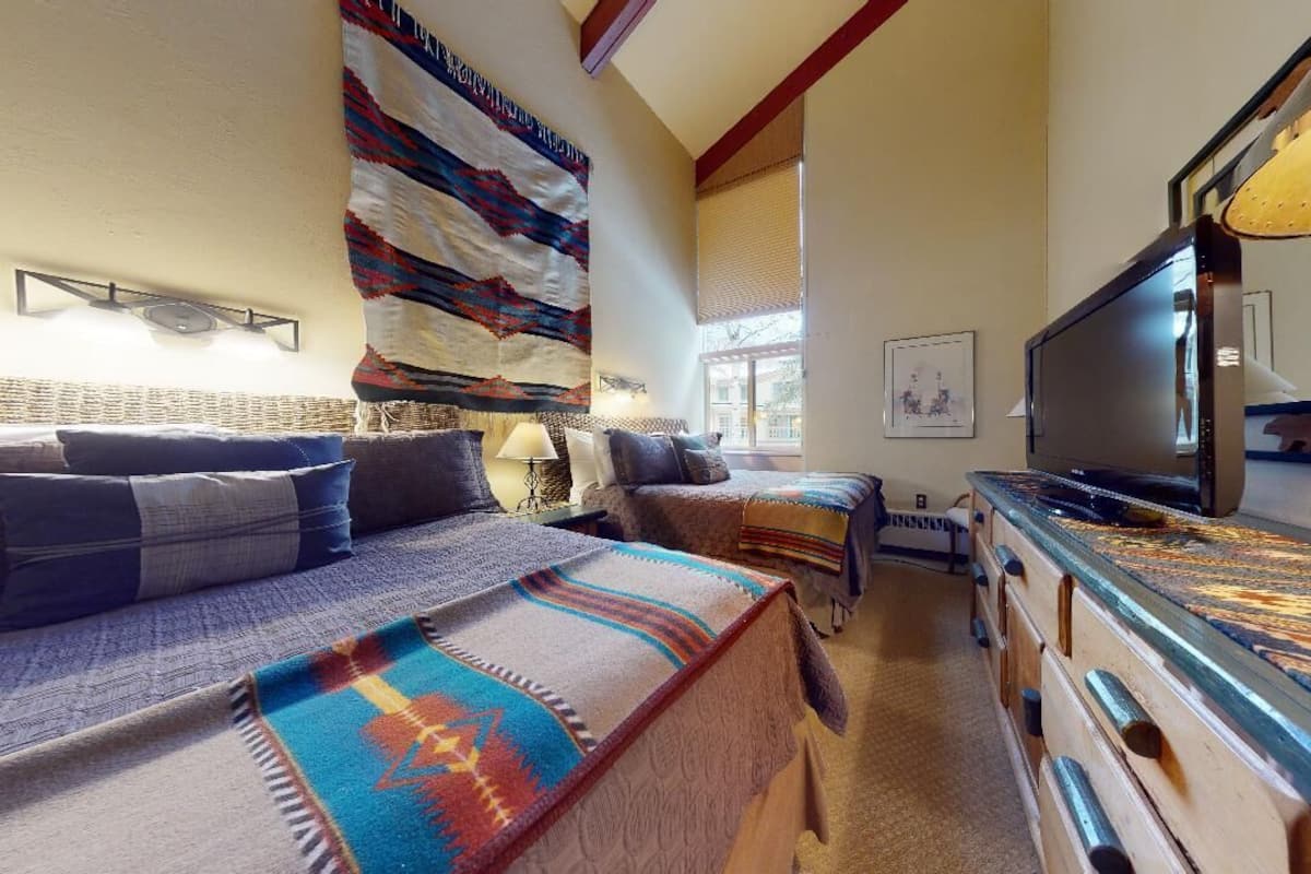 2 bedrooms, premium bedding, individually decorated