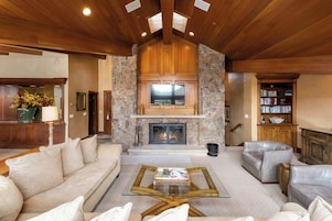 Plaza Lodge Five Bedroom | Living area | Flat-screen TV