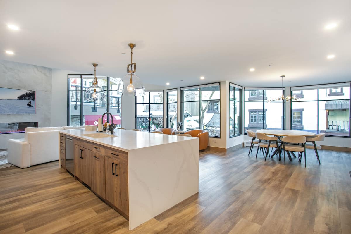 Luxury Apartment, 2 Bedrooms, Air conditioning, Resort View | Living area | Flat-screen TV, fireplace