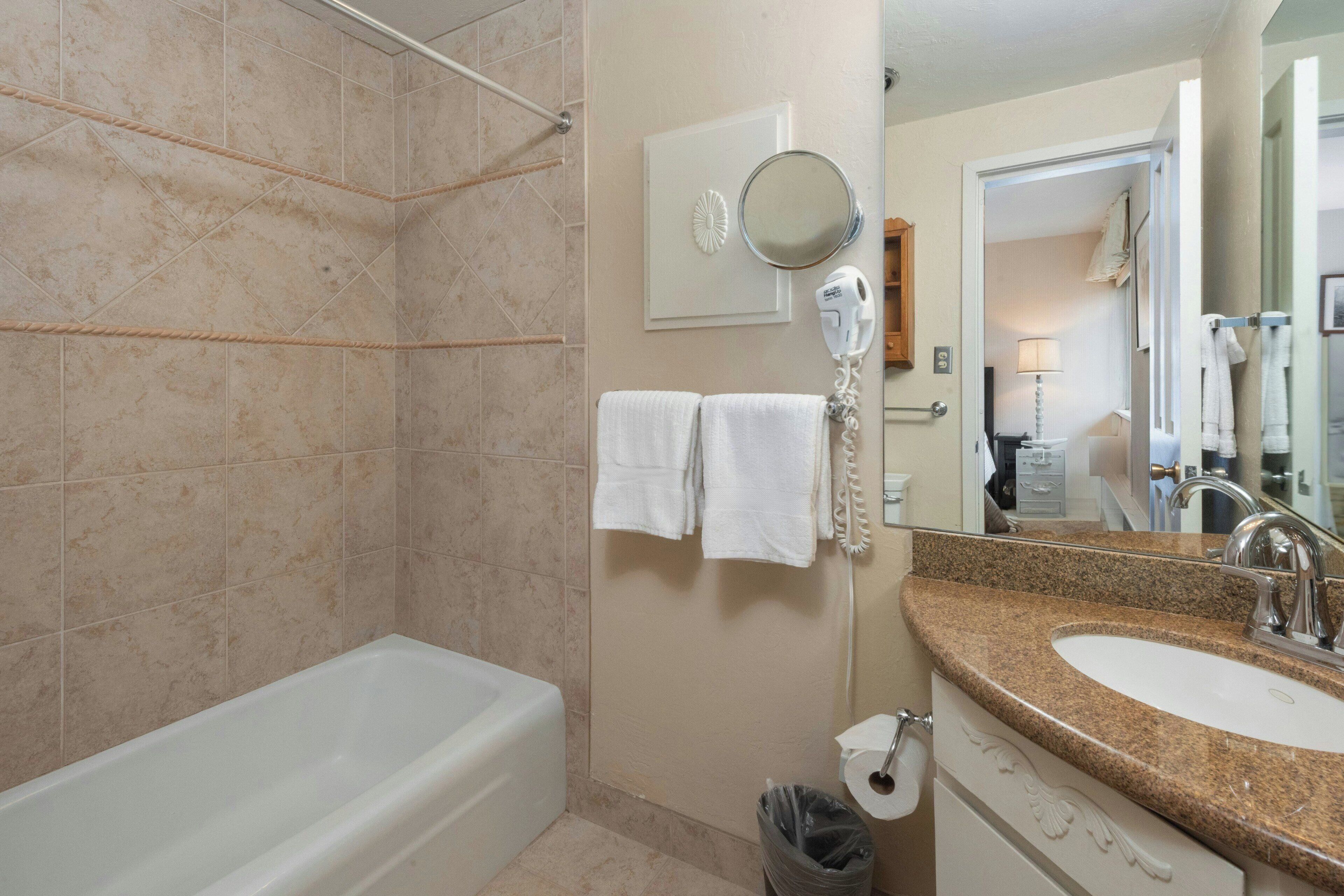 Deluxe Apartment, 2 Bedrooms, Pool Access, Courtyard View | Bathroom | Free toiletries, hair dryer, towels