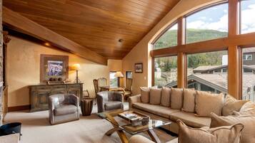 Condo, Fireplace (Plaza Lodge 7) | Pemandangan gunung