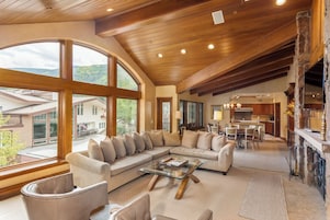 Plaza Lodge Five Bedroom | Living area | Flat-screen TV