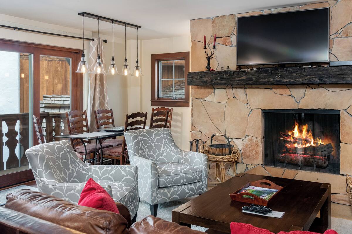 Deluxe Apartment, 2 Bedrooms, Terrace, Mountainside (Chateau Christian 210) | Living area | Flat-screen TV