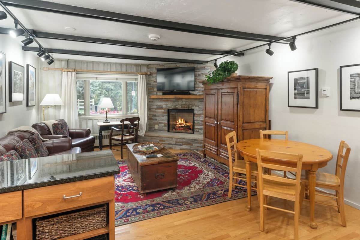 Flat-screen TV, fireplace