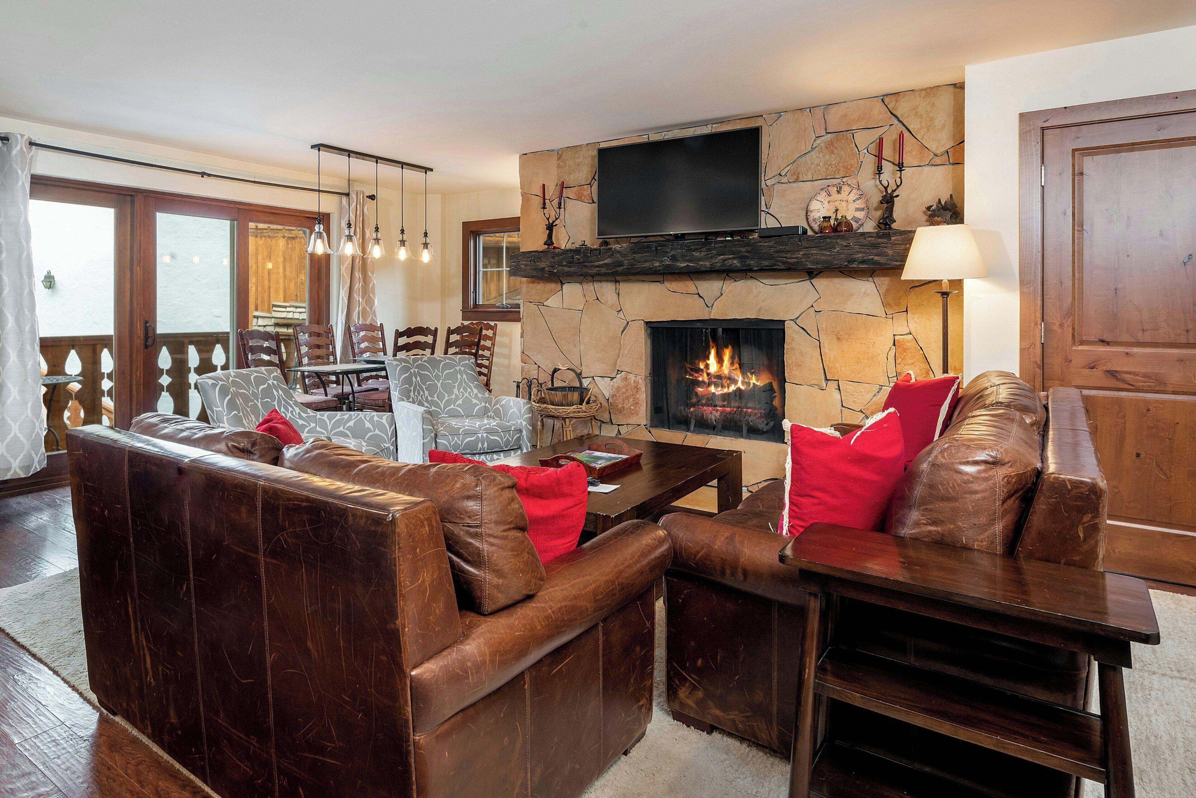 Condo, 2 Bedrooms | Living room | Flat-screen TV