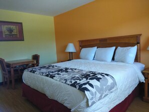 Standard Room, 1 King Bed | Free WiFi - Extend a Suites & RV Park (Albuquerque)