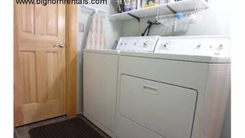 House, 4 Bedrooms | Laundry