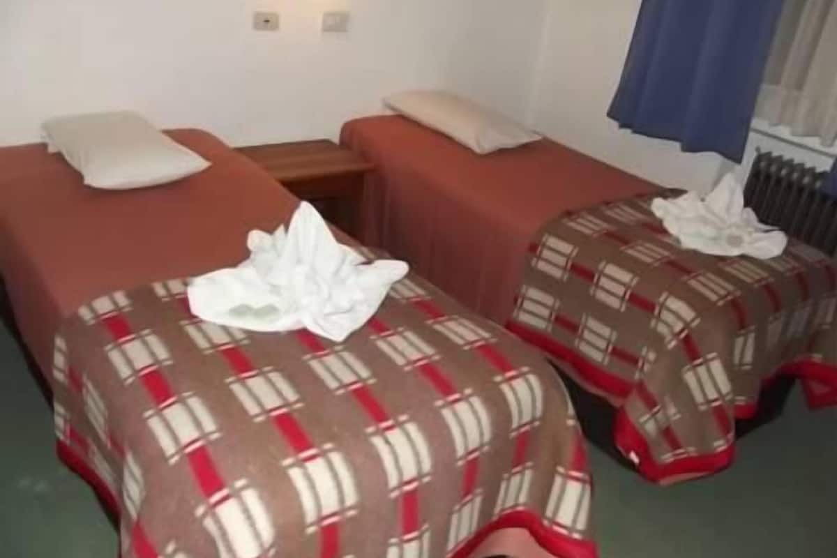 Caja de seguridad en la habitación, wifi gratis y ropa de cama
