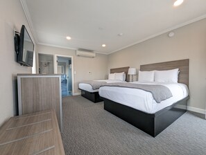 1 bedroom, in-room safe, iron/ironing board, free WiFi