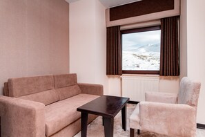 Deluxe-Vierbettzimmer, Bergblick | Ausblick vom Zimmer