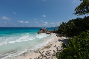 Beach nearby, white sand - Le Relax Luxury Lodge - Adults Only (La Digue)