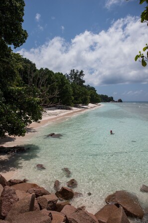 鄰近海灘、白沙