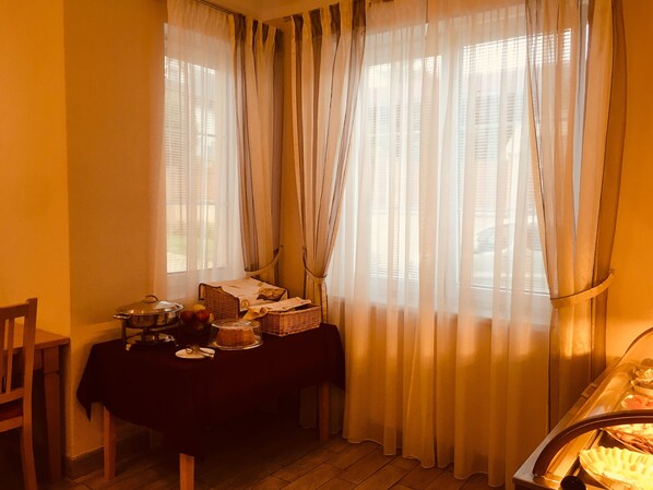 Daily buffet breakfast (CZK 160 per person)