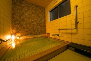 Bañera y ducha independientes, artículos de tocador gratuitos