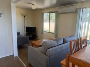 家庭小屋 | 起居區 | 電視