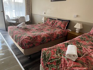 書桌、筆電工作空間、熨斗/熨衣板、免費無線上網