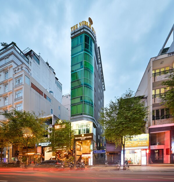 Front of property - The Noble Swan Hotel New World (Ho Chi Minh City)