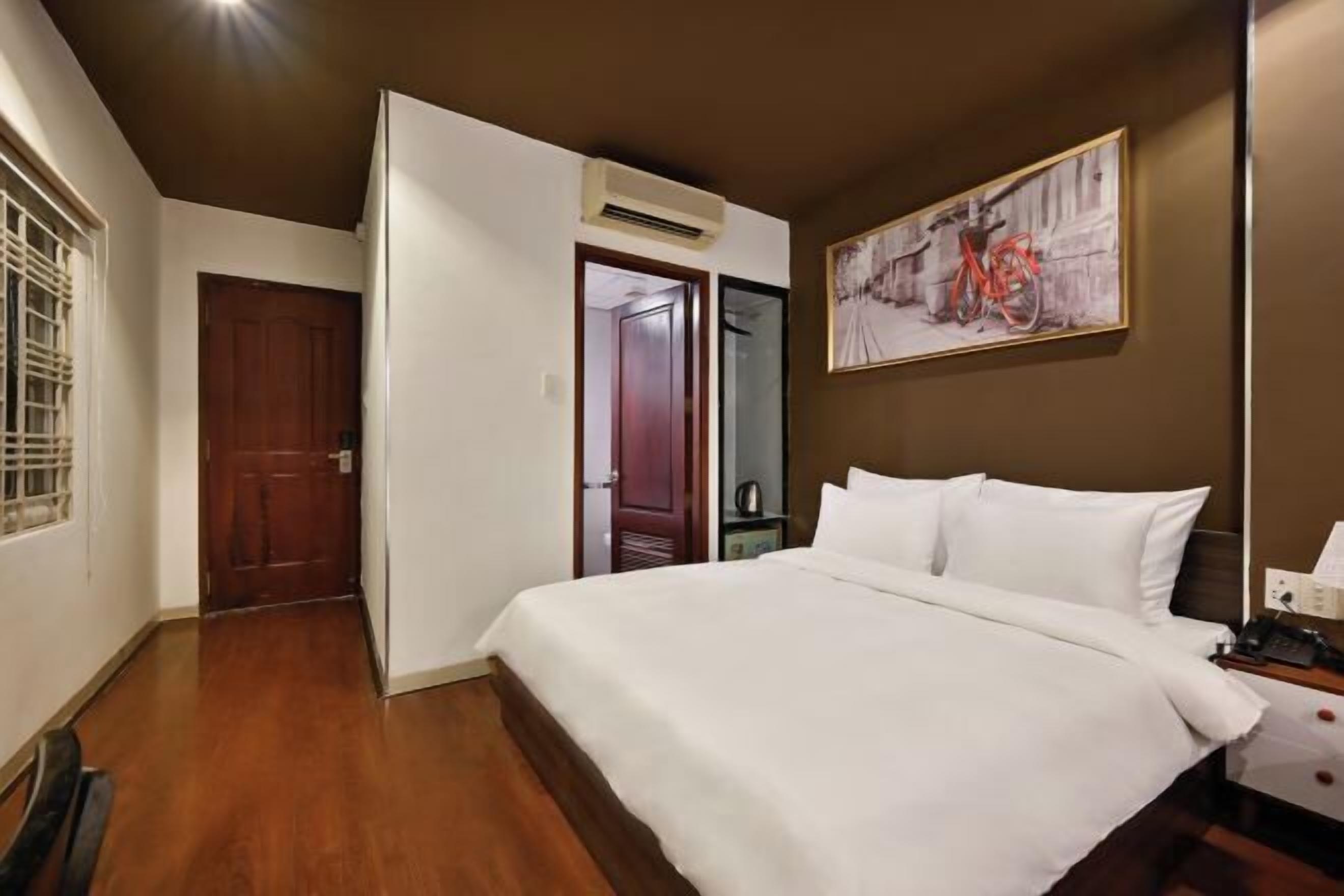 Minibar, in-room safe, desk, soundproofing