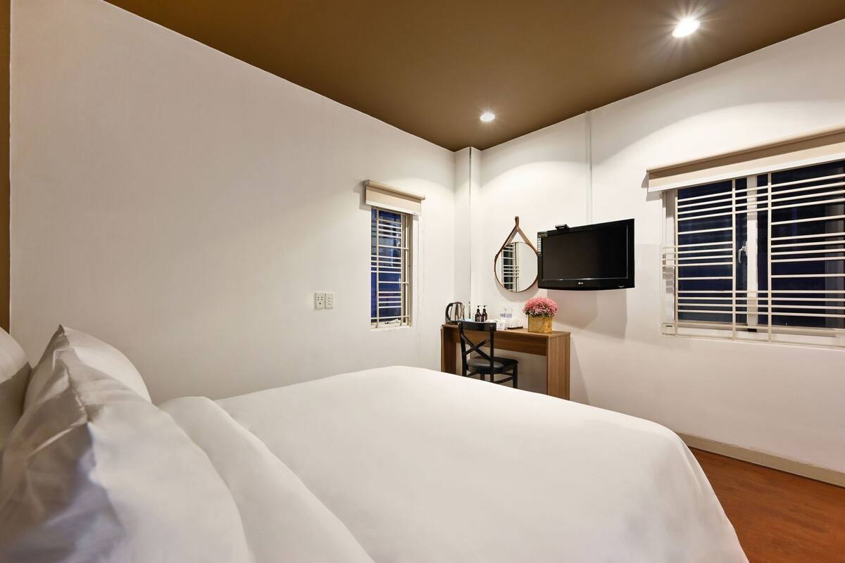 Minibar, két bảo mật tại phòng, bàn, phòng cách âm 