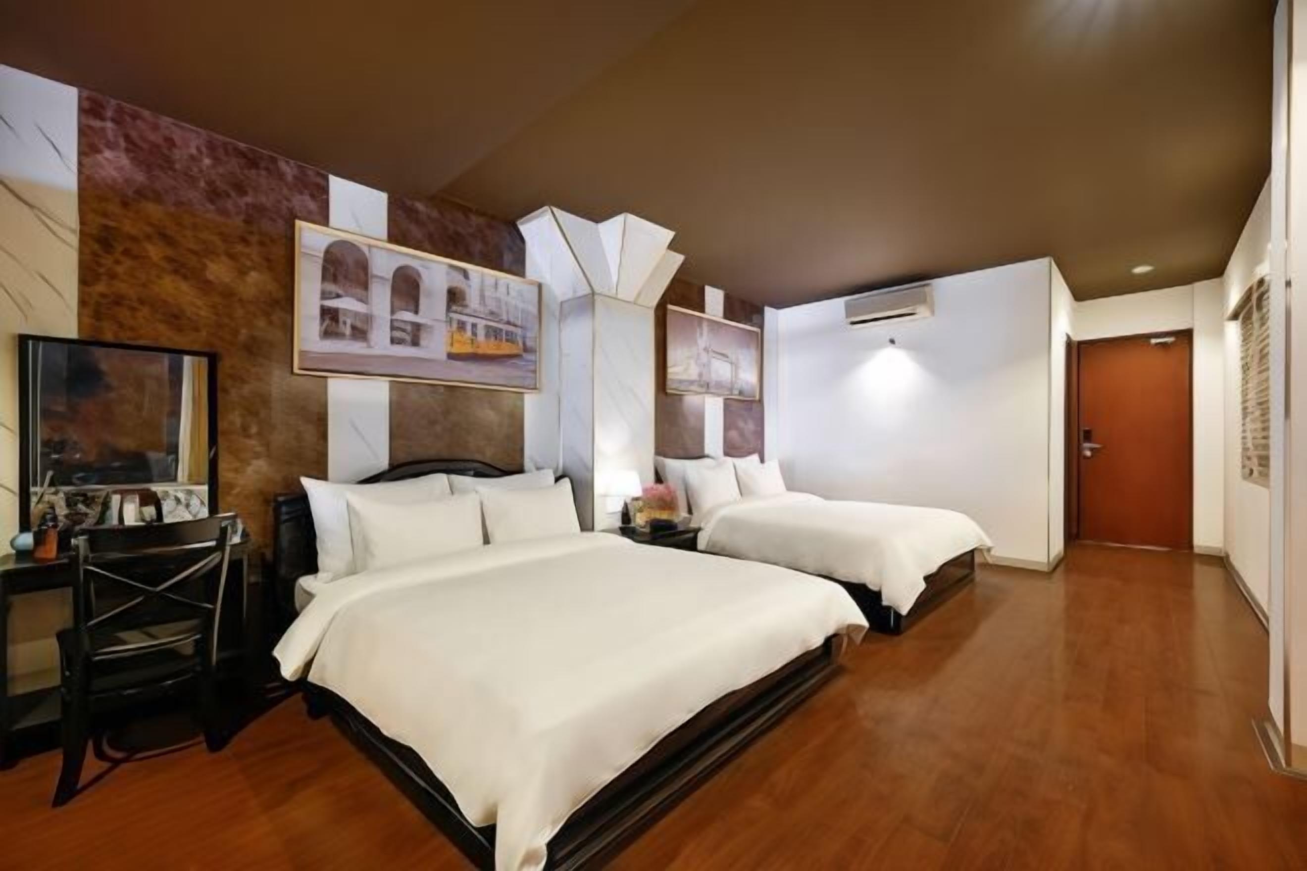 Minibar, in-room safe, desk, soundproofing