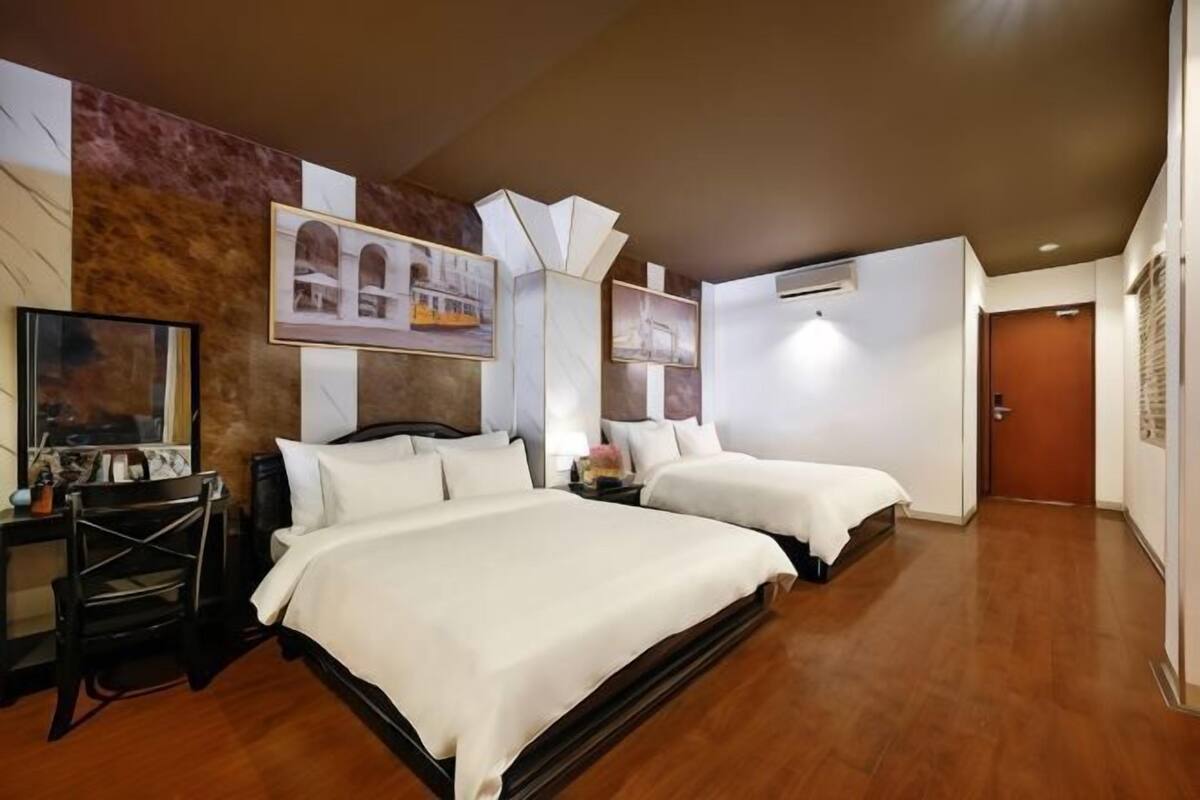 Minibar, in-room safe, desk, soundproofing