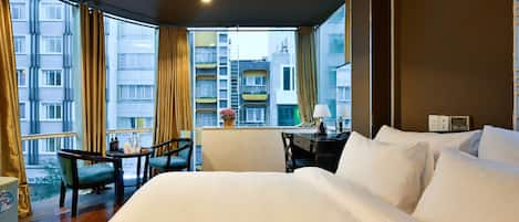 Junior Suite with complimentary daily snack | Minibar, in-room safe, desk, soundproofing