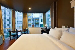 Minibar, in-room safe, desk, soundproofing - The Noble Swan Hotel New World (Ho Chi Minh City)