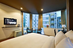 Junior Suite with complimentary daily snack - The Noble Swan Hotel New World (Ho Chi Minh City)