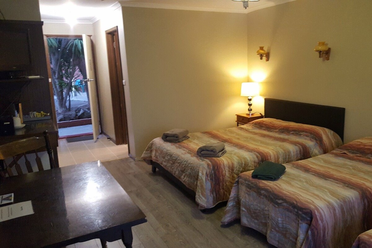 Deluxe Triple Room | Desk, iron/ironing board, bed sheets